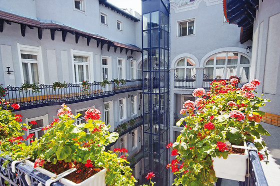 Baross City Hotel - photo 0