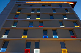 Breaking Business Hotel