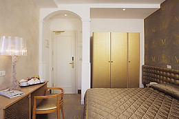 M Glamour Hotel