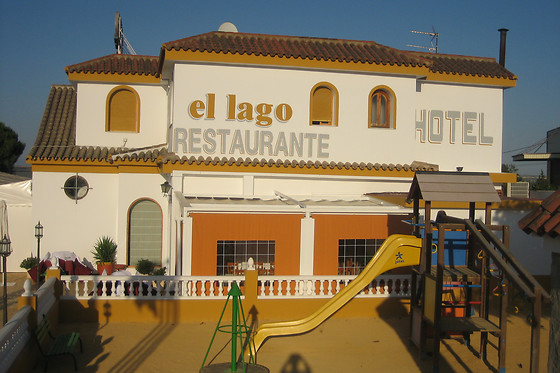 HOTEL RESTAURANTE EL LAGO - photo 2
