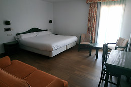 SABIÑANIGO CAMP & HOTEL