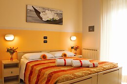 Hotel Monica